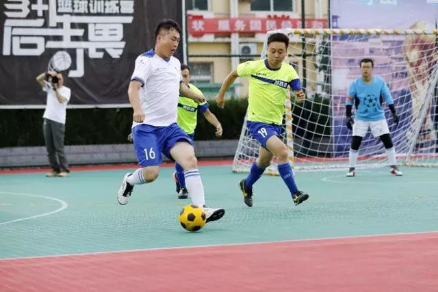 国家队2战轰19分！在广东季后赛5战得3分，球迷：离开杜锋会打球了
